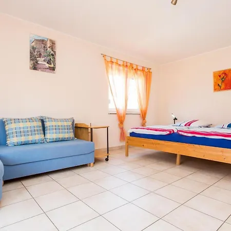 Apartment Maria In Der Naehe Des Strandes By Interhome Šilo