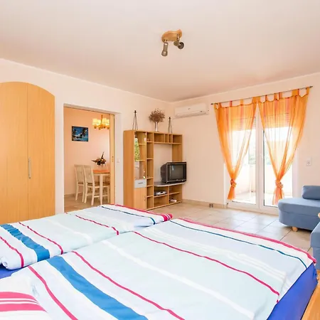 Apartment Maria In Der Naehe Des Strandes By Interhome