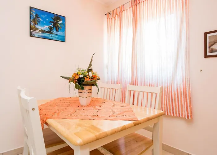 Maria In Der Naehe Des Strandes By Interhome Lejlighed